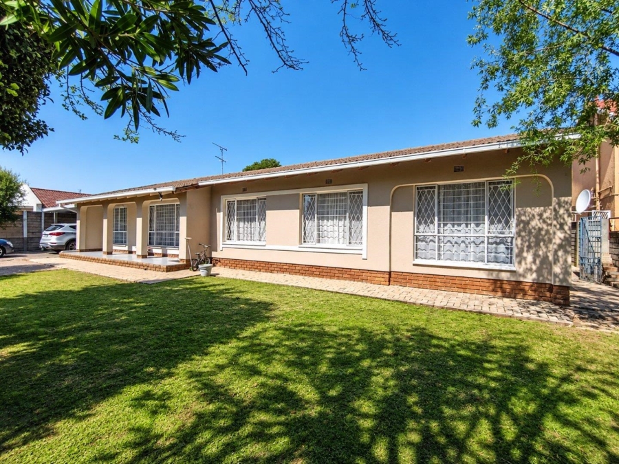 5 Bedroom Property for Sale in Brackendowns Gauteng
