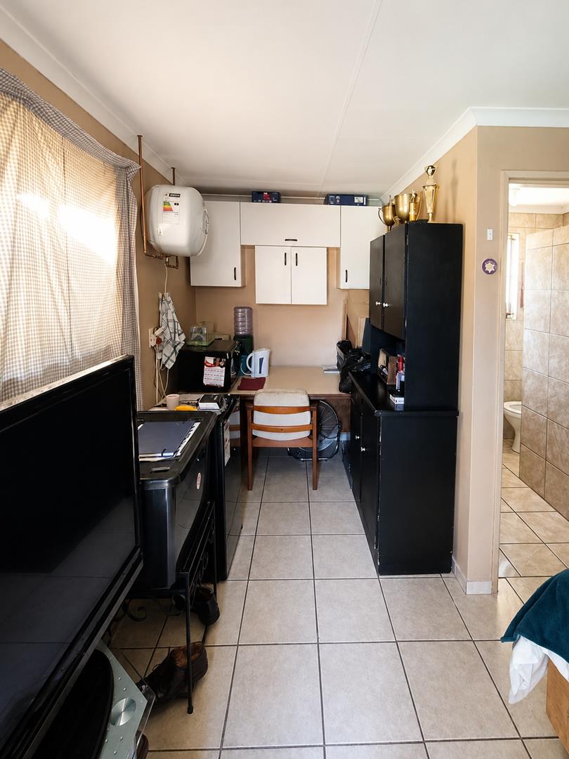 5 Bedroom Property for Sale in Brackendowns Gauteng