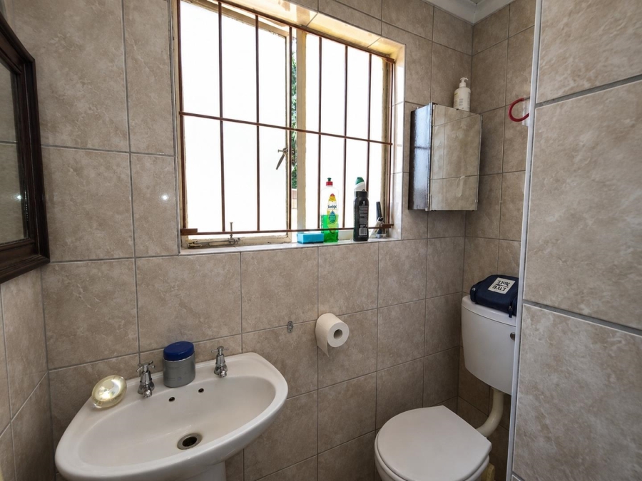 5 Bedroom Property for Sale in Brackendowns Gauteng