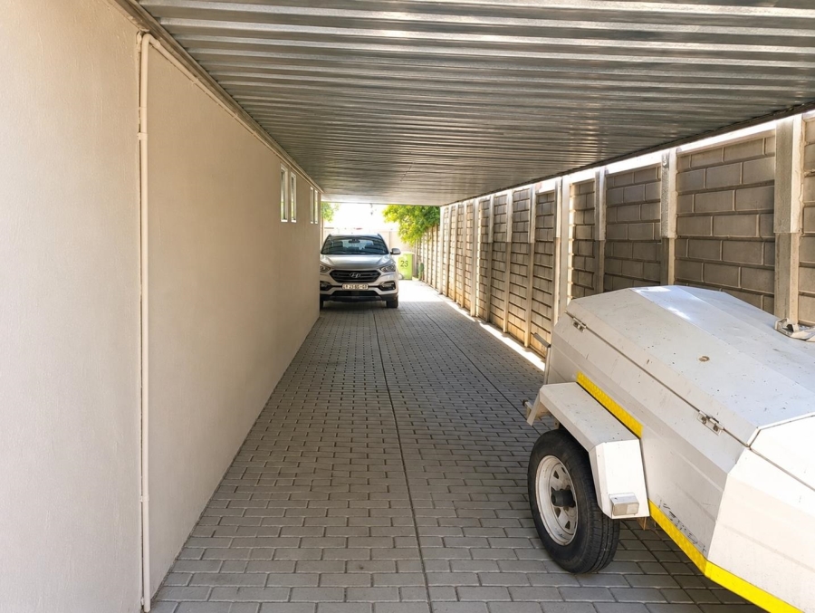 5 Bedroom Property for Sale in Brackendowns Gauteng