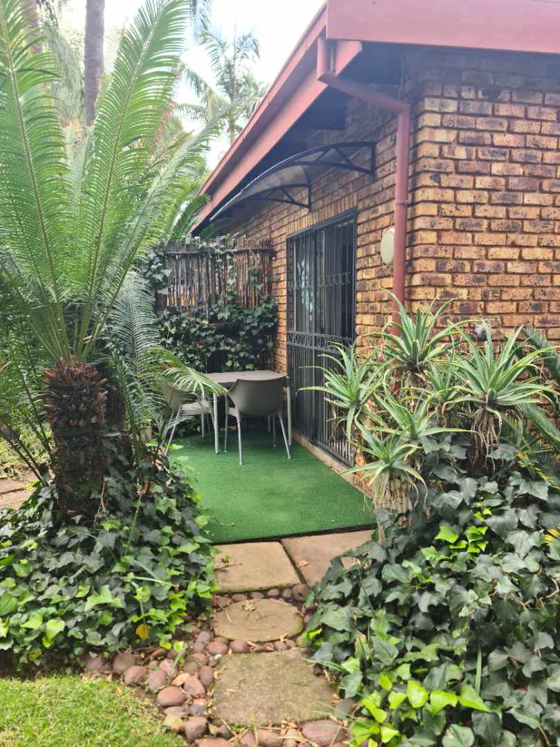 To Let 1 Bedroom Property for Rent in Waverley Gauteng