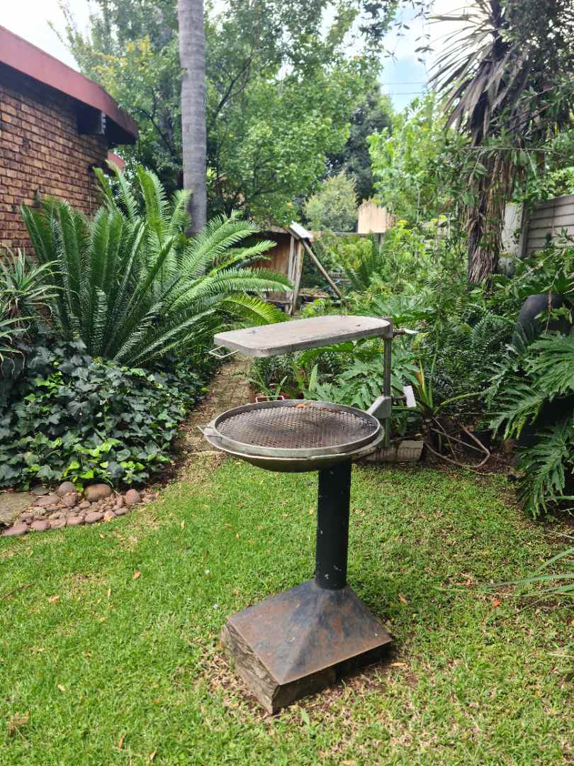 To Let 1 Bedroom Property for Rent in Waverley Gauteng