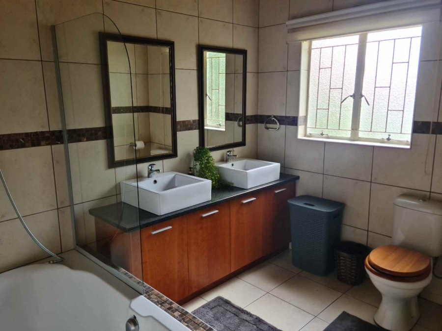 To Let 1 Bedroom Property for Rent in Waverley Gauteng