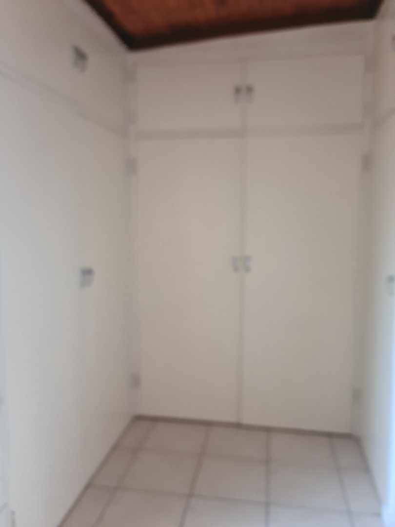 To Let 1 Bedroom Property for Rent in Waverley Gauteng