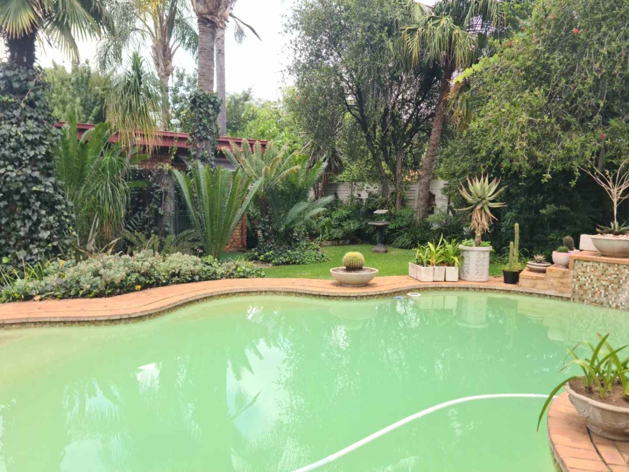 To Let 1 Bedroom Property for Rent in Waverley Gauteng