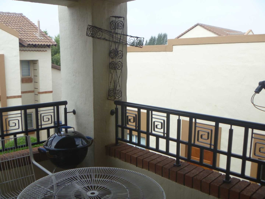 To Let 2 Bedroom Property for Rent in Faerie Glen Gauteng