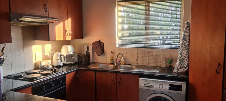 To Let 2 Bedroom Property for Rent in Faerie Glen Gauteng