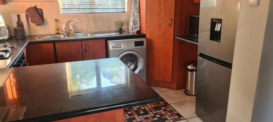 To Let 2 Bedroom Property for Rent in Faerie Glen Gauteng