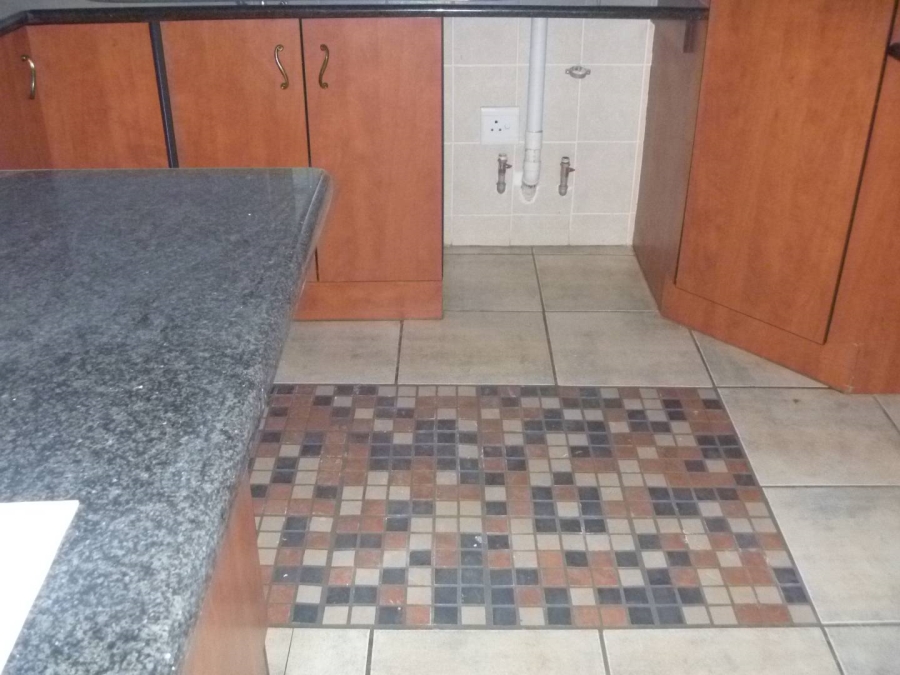 To Let 2 Bedroom Property for Rent in Faerie Glen Gauteng