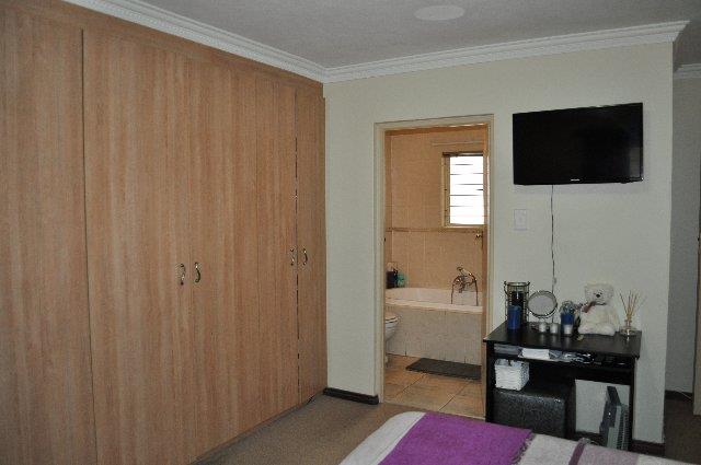 To Let 2 Bedroom Property for Rent in Faerie Glen Gauteng