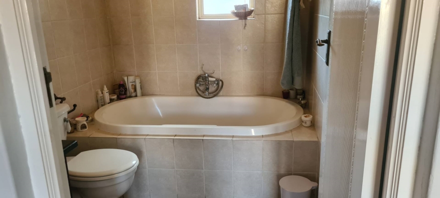 To Let 2 Bedroom Property for Rent in Faerie Glen Gauteng