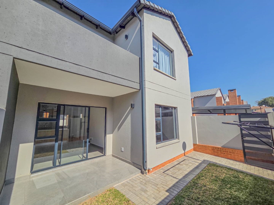 To Let 2 Bedroom Property for Rent in Equestria Gauteng