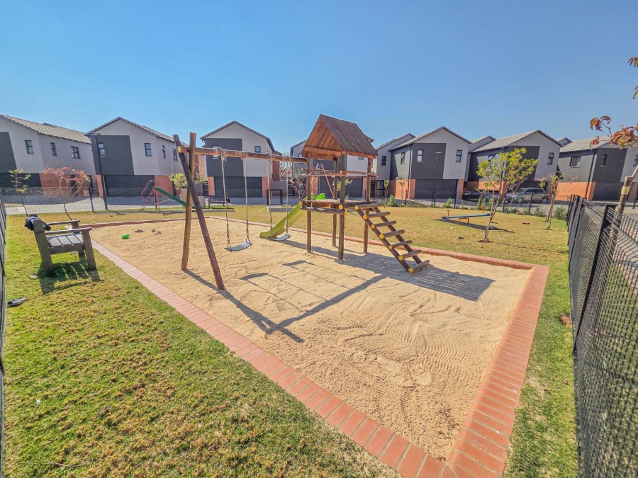 To Let 2 Bedroom Property for Rent in Equestria Gauteng