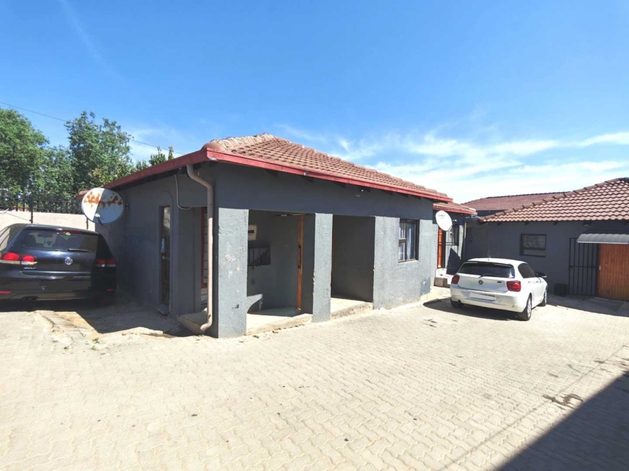 10 Bedroom Property for Sale in Cosmo City Gauteng