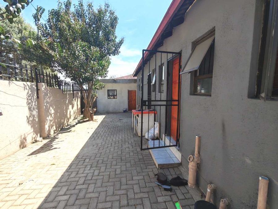 10 Bedroom Property for Sale in Cosmo City Gauteng