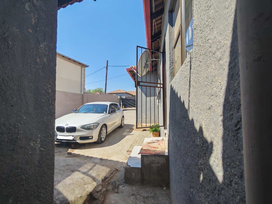 10 Bedroom Property for Sale in Cosmo City Gauteng