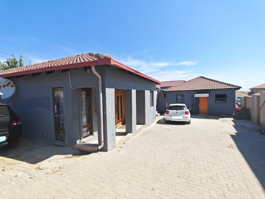 10 Bedroom Property for Sale in Cosmo City Gauteng
