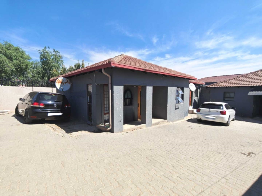 10 Bedroom Property for Sale in Cosmo City Gauteng