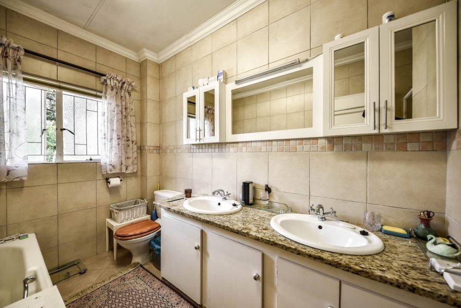 3 Bedroom Property for Sale in Garsfontein Gauteng