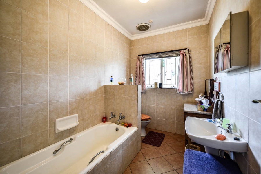 3 Bedroom Property for Sale in Garsfontein Gauteng