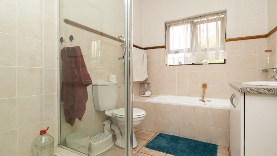To Let 3 Bedroom Property for Rent in Broadacres Gauteng