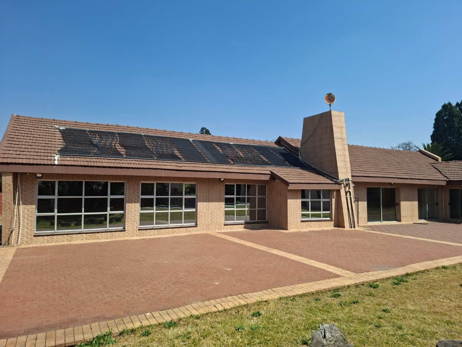 5 Bedroom Property for Sale in Lakefield Gauteng