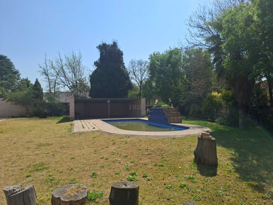 5 Bedroom Property for Sale in Lakefield Gauteng