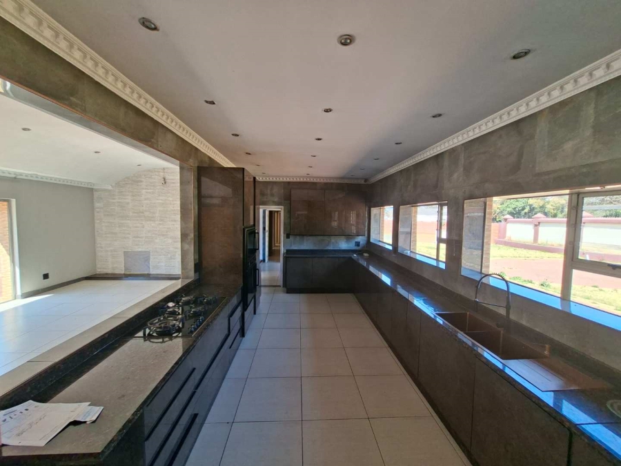 5 Bedroom Property for Sale in Lakefield Gauteng