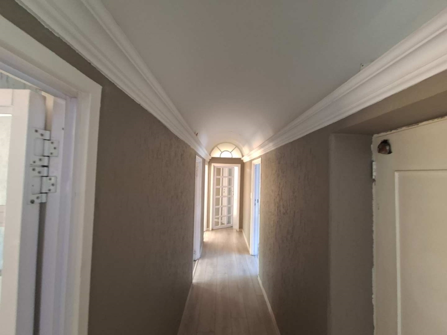 5 Bedroom Property for Sale in Lakefield Gauteng