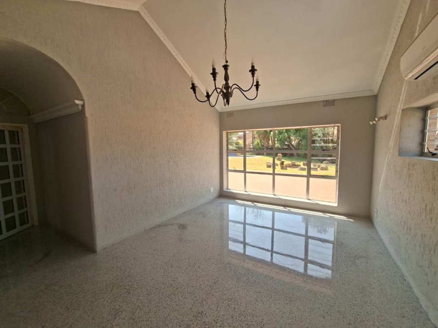 5 Bedroom Property for Sale in Lakefield Gauteng