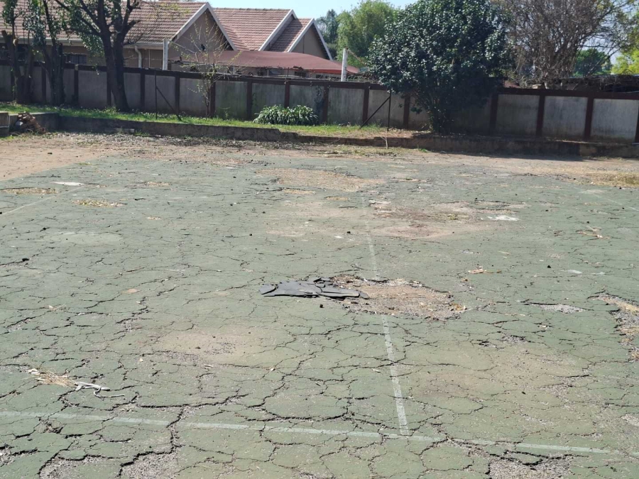 5 Bedroom Property for Sale in Lakefield Gauteng