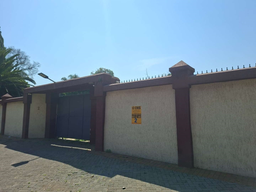 5 Bedroom Property for Sale in Lakefield Gauteng