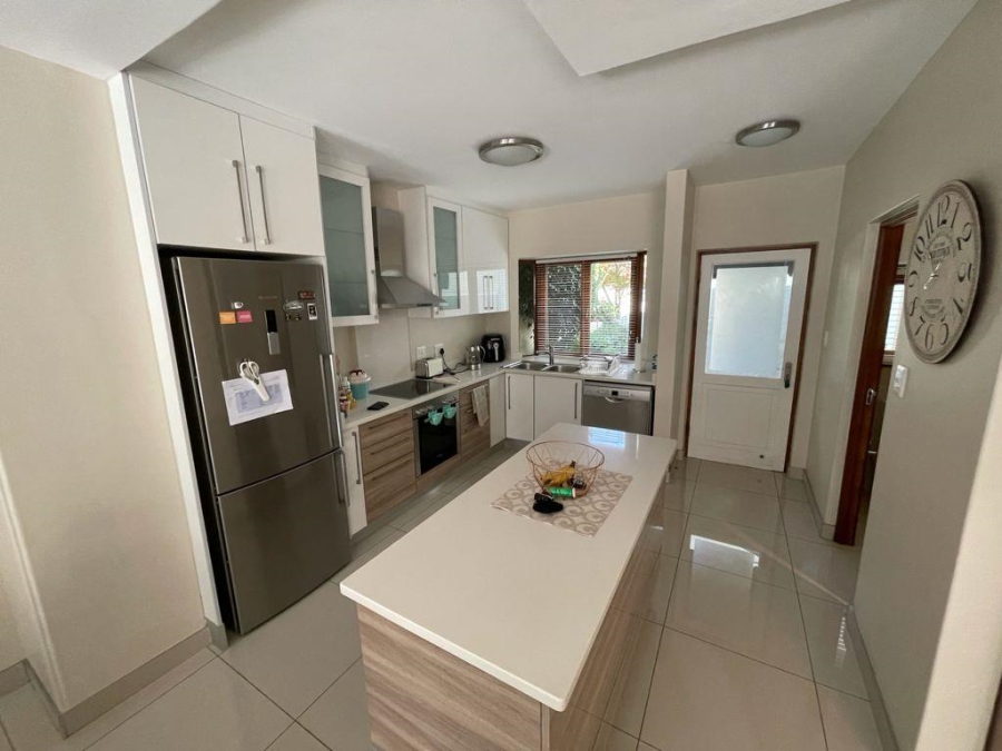 To Let 3 Bedroom Property for Rent in Illovo Gauteng