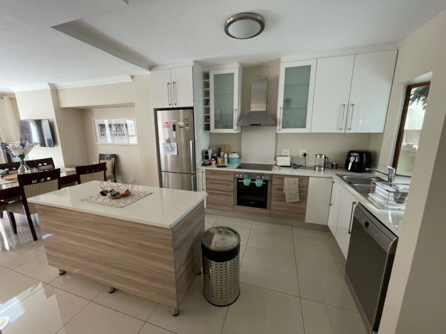 To Let 3 Bedroom Property for Rent in Illovo Gauteng