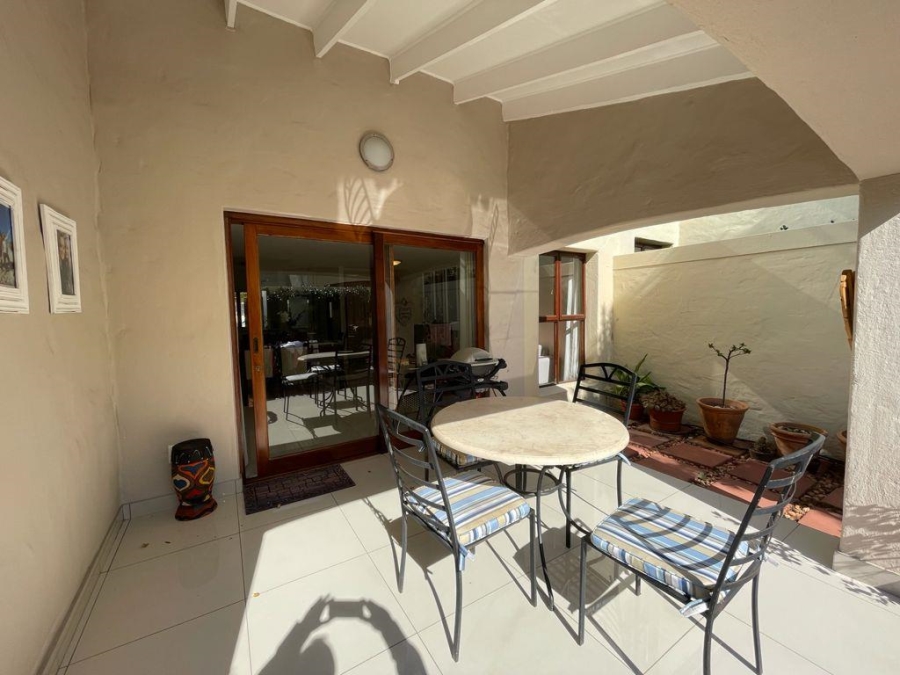 To Let 3 Bedroom Property for Rent in Illovo Gauteng