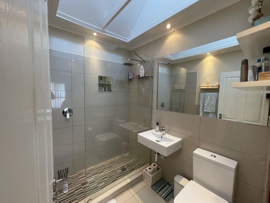 To Let 3 Bedroom Property for Rent in Illovo Gauteng