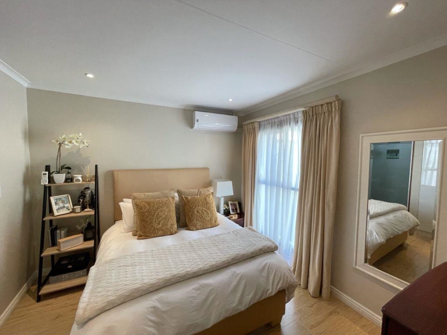 To Let 3 Bedroom Property for Rent in Illovo Gauteng