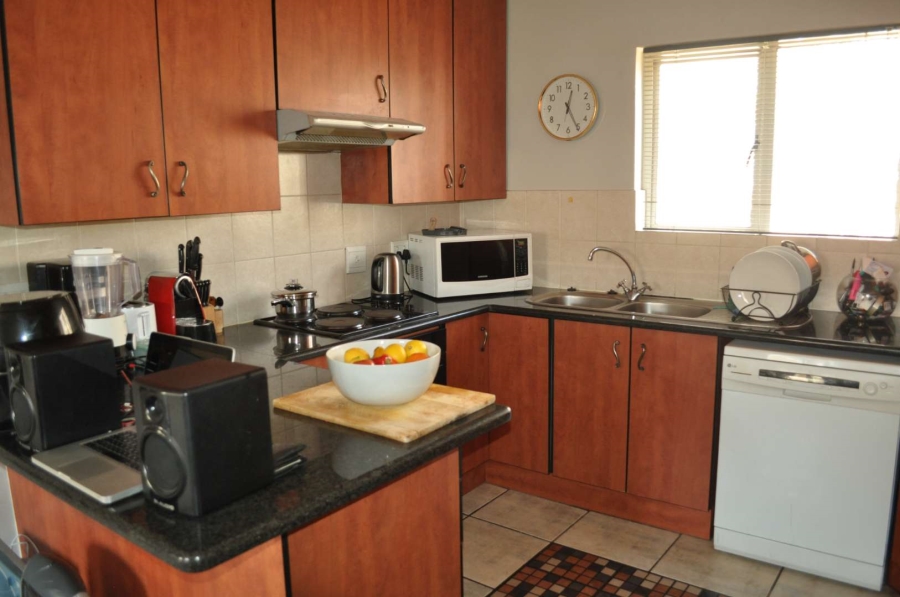 To Let 2 Bedroom Property for Rent in Faerie Glen Gauteng