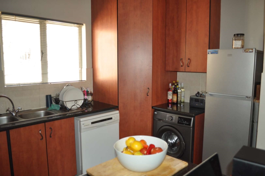 To Let 2 Bedroom Property for Rent in Faerie Glen Gauteng