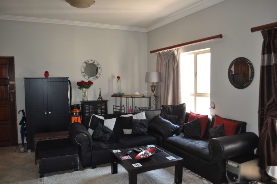 To Let 2 Bedroom Property for Rent in Faerie Glen Gauteng