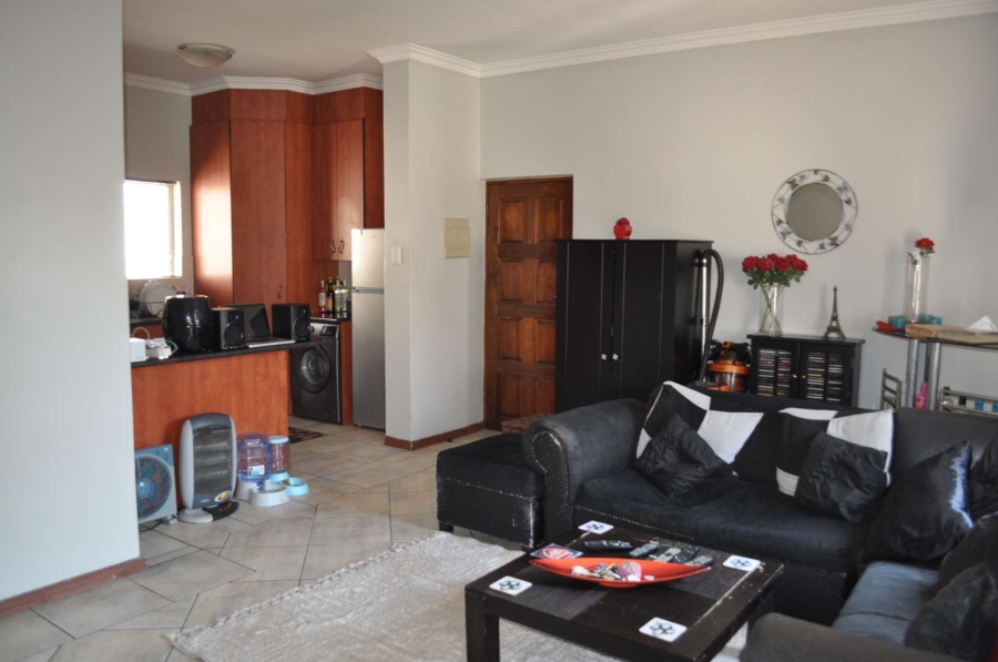 To Let 2 Bedroom Property for Rent in Faerie Glen Gauteng