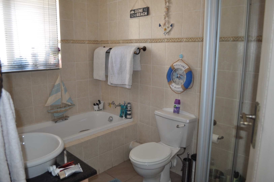 To Let 2 Bedroom Property for Rent in Faerie Glen Gauteng