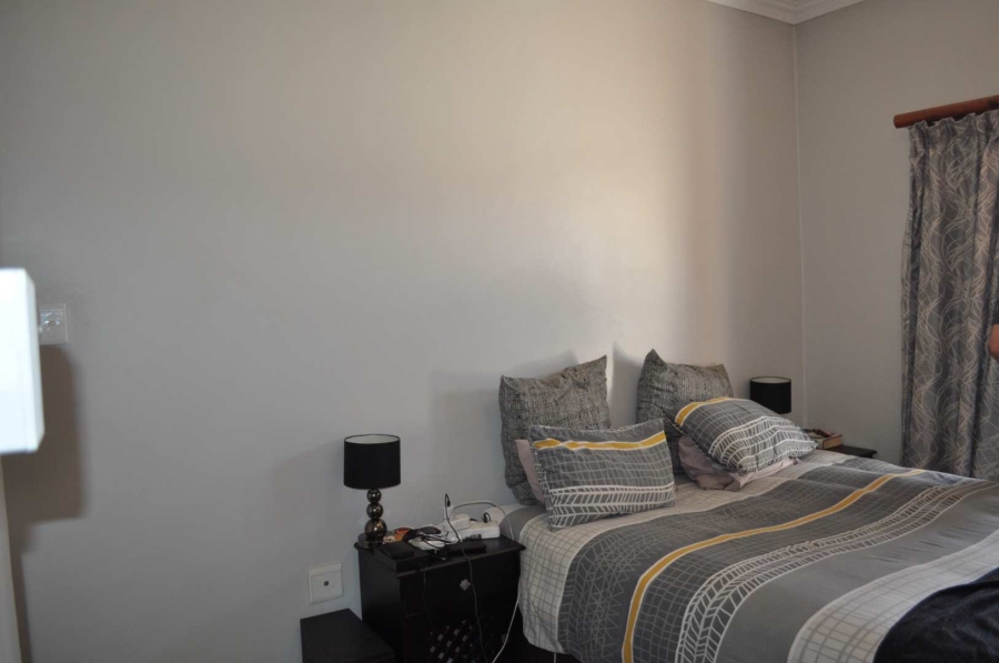 To Let 2 Bedroom Property for Rent in Faerie Glen Gauteng