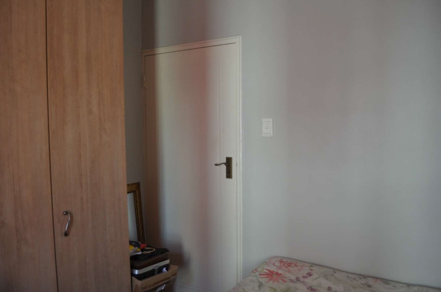 To Let 2 Bedroom Property for Rent in Faerie Glen Gauteng