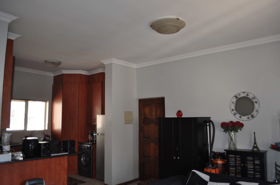 To Let 2 Bedroom Property for Rent in Faerie Glen Gauteng