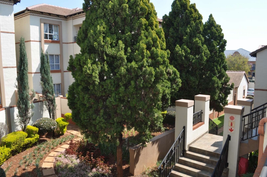 To Let 2 Bedroom Property for Rent in Faerie Glen Gauteng