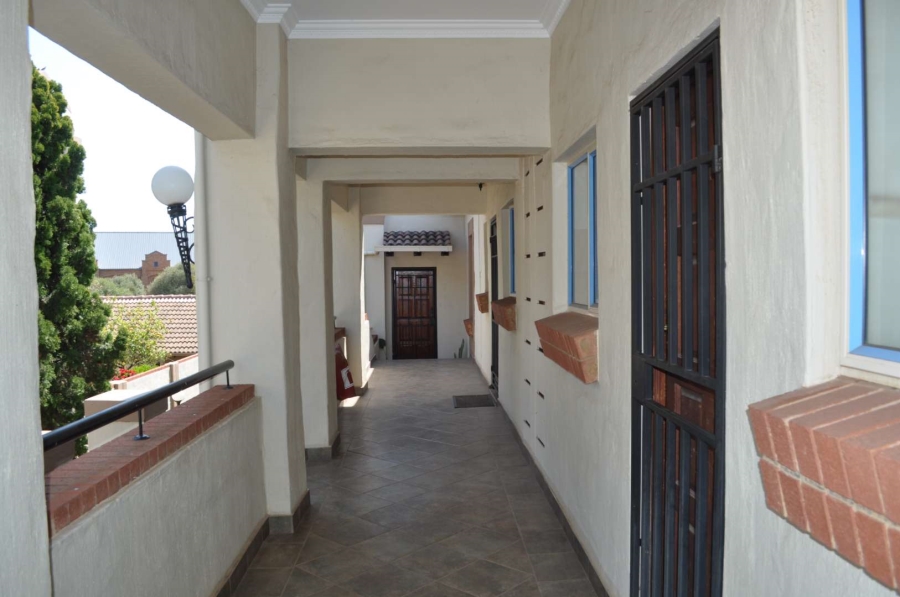 To Let 2 Bedroom Property for Rent in Faerie Glen Gauteng