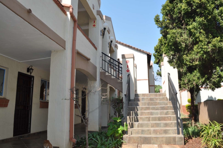 To Let 2 Bedroom Property for Rent in Faerie Glen Gauteng