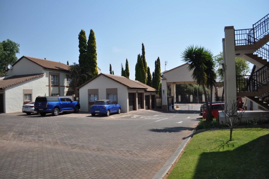 To Let 2 Bedroom Property for Rent in Faerie Glen Gauteng