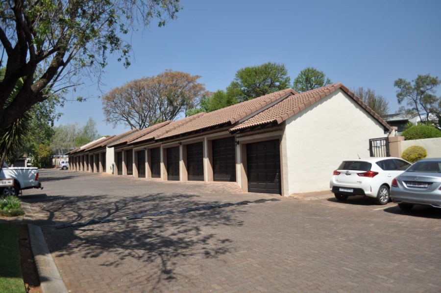 To Let 2 Bedroom Property for Rent in Faerie Glen Gauteng